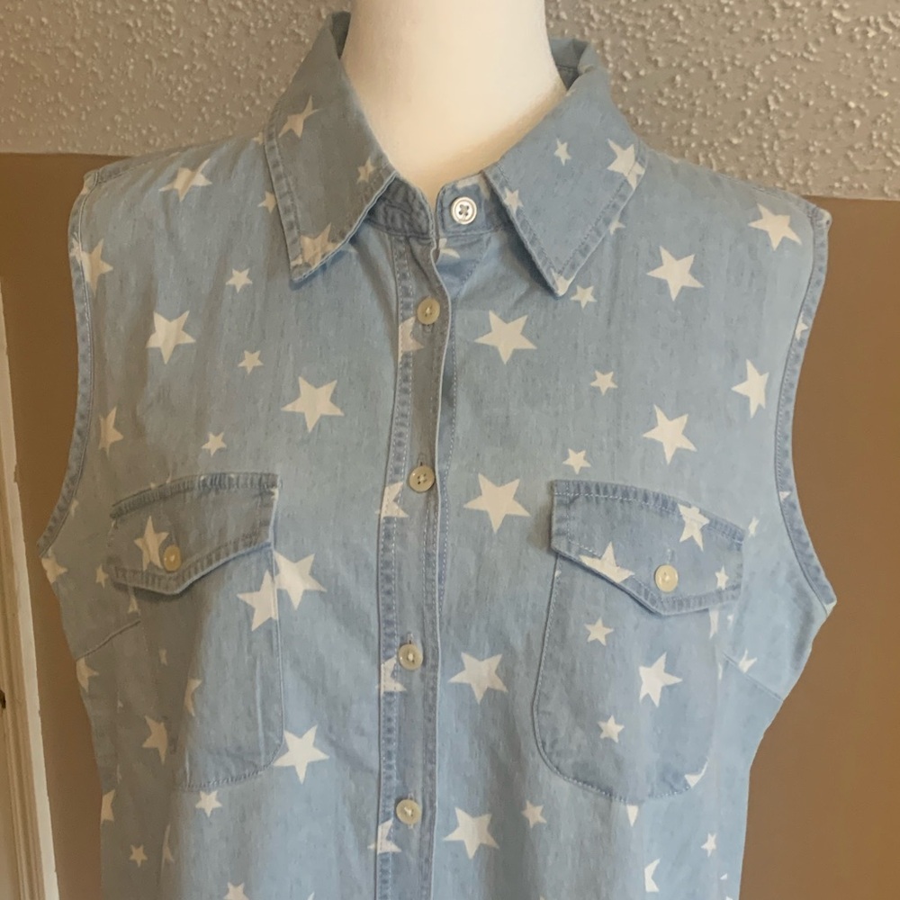 Denim & Co. Sleeveless Star Print Shirt